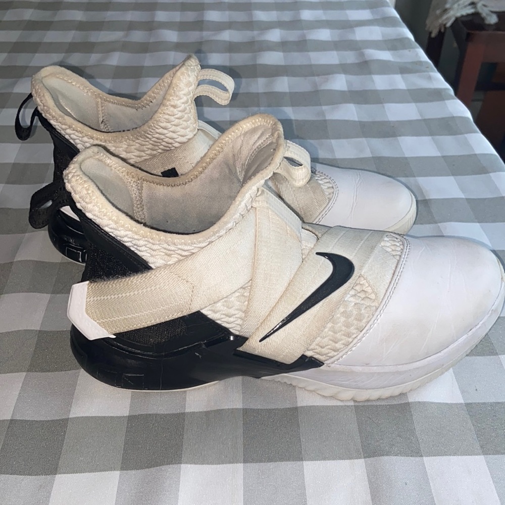 Nike Lebron Soldier Basketball Shoes